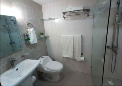 Baño de apartamento amueblado en Llanos de Gurabo, Santiago