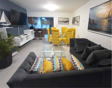 Sala y comedor de apartamento amueblado en Llanos de Gurabo, Santiago